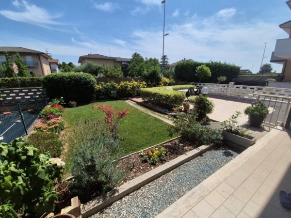 casa indipendente in vendita a Villafranca di Verona in zona Dossobuono