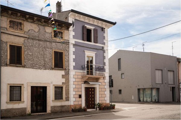 pentavano in vendita a Villafranca di Verona in zona Quaderni