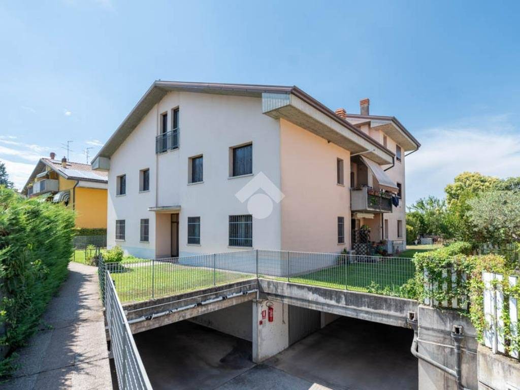 appartamento in vendita a Villafranca di Verona in zona Dossobuono