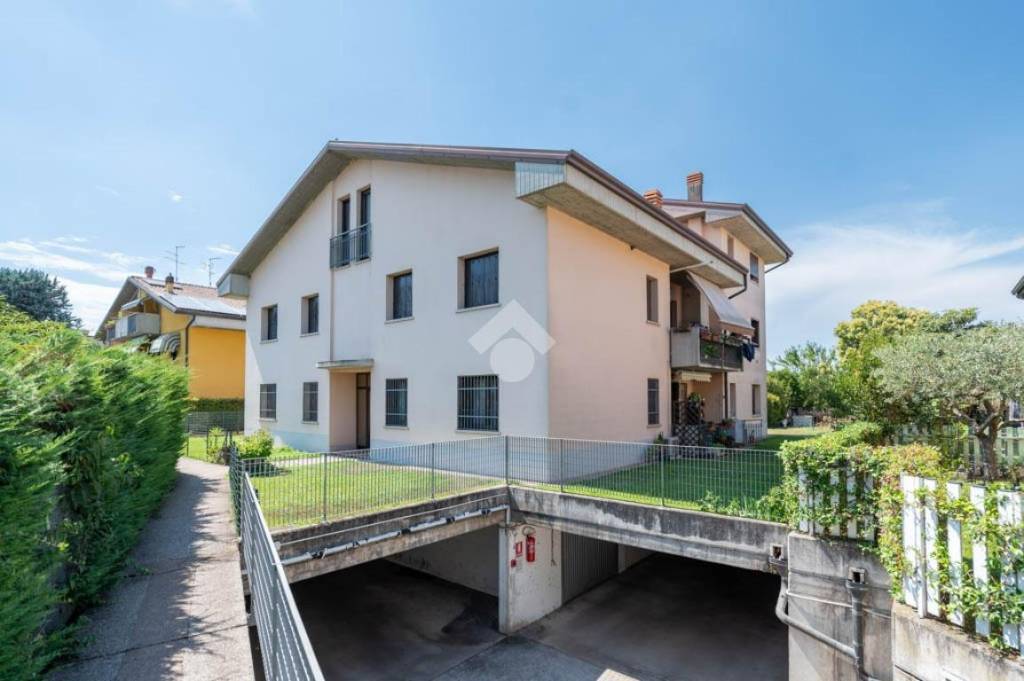 appartamento in vendita a Villafranca di Verona in zona Dossobuono