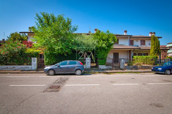casa indipendente in vendita a Villafranca di Verona