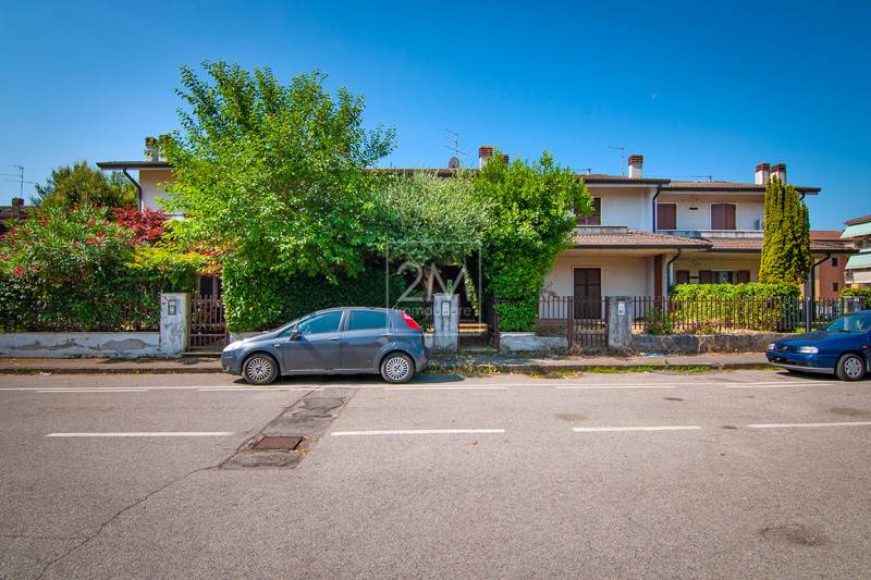 casa indipendente in vendita a Villafranca di Verona