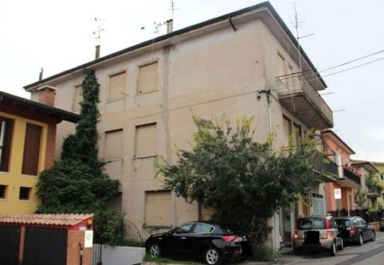 intera palazzina in vendita a Villafranca di Verona