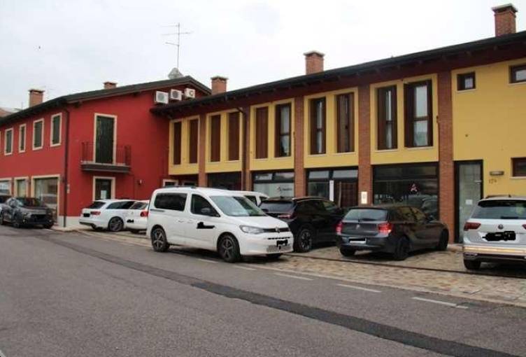 ufficio in vendita a Villafranca di Verona