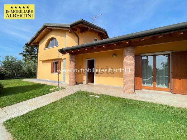 casa indipendente in vendita a Villafranca di Verona