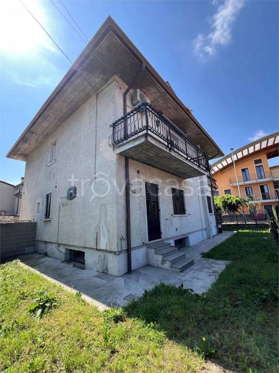 casa indipendente in vendita a Villafranca di Verona