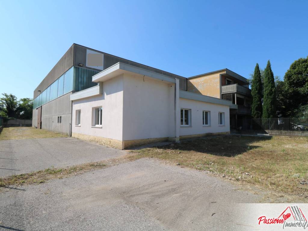 negozio in vendita a Villafranca di Verona in zona Dossobuono