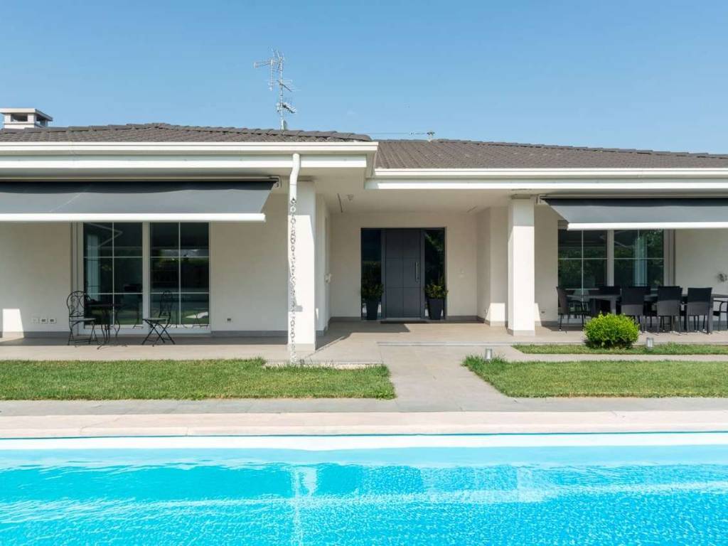 casa indipendente in vendita a Villafranca di Verona