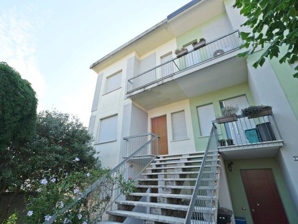 appartamento in vendita a Villafranca di Verona in zona Quaderni