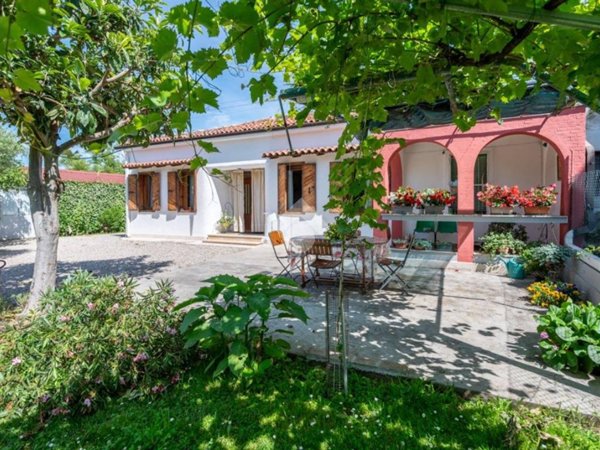 casa indipendente in vendita a Villafranca di Verona