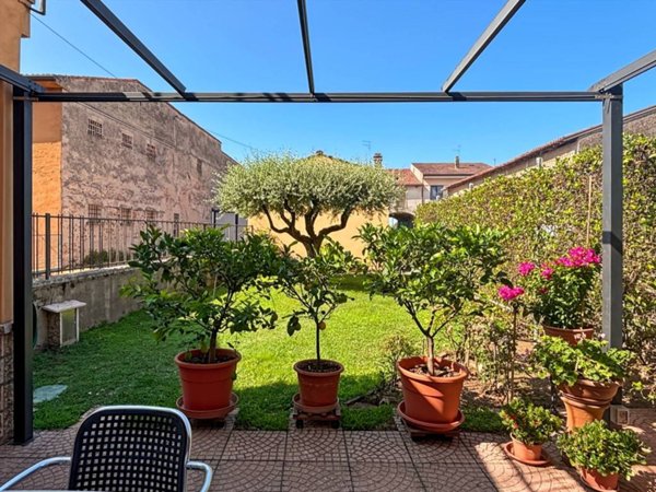 appartamento in vendita a Villafranca di Verona in zona Quaderni