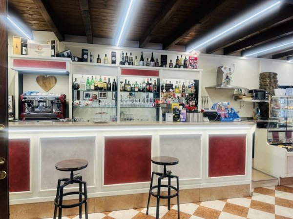 negozio in vendita a Villafranca di Verona