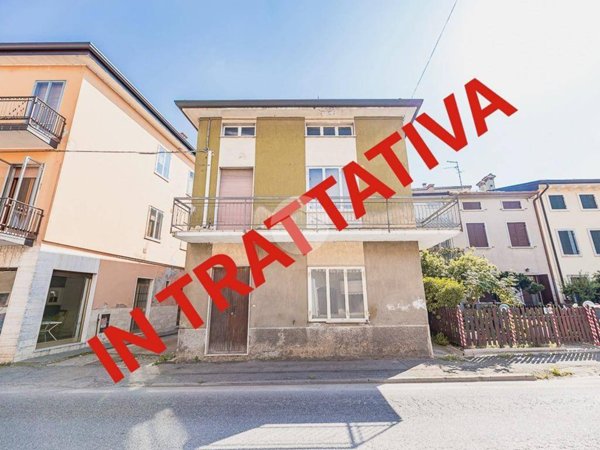 casa indipendente in vendita a Villafranca di Verona in zona Quaderni