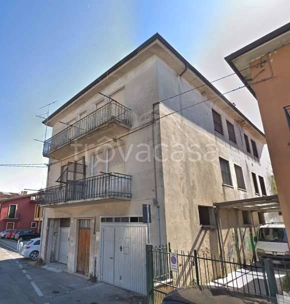 casa indipendente in vendita a Villafranca di Verona