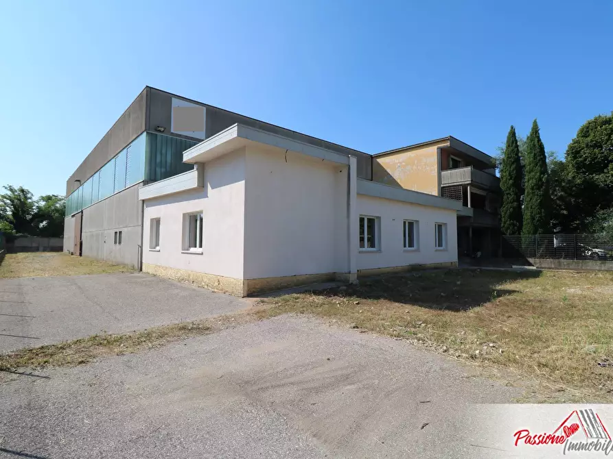locale commerciale in vendita a Villafranca di Verona in zona Dossobuono