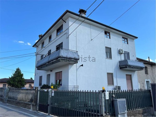 appartamento in vendita a Villafranca di Verona in zona Rosegaferro