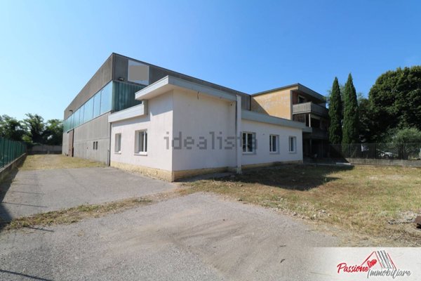 ufficio in vendita a Villafranca di Verona in zona Dossobuono