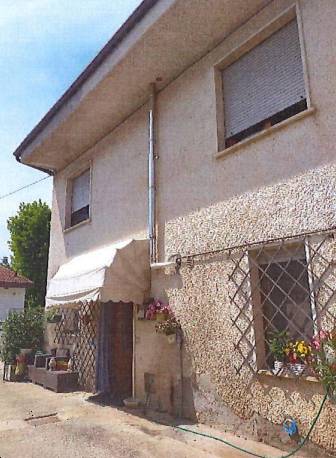 casa indipendente in vendita a Villafranca di Verona