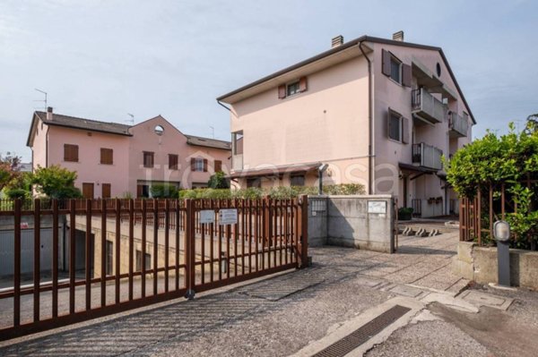 appartamento in vendita a Villafranca di Verona in zona Dossobuono