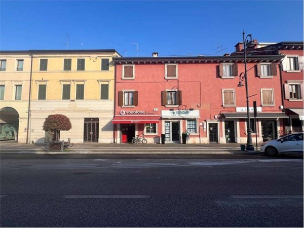 negozio in vendita a Villafranca di Verona