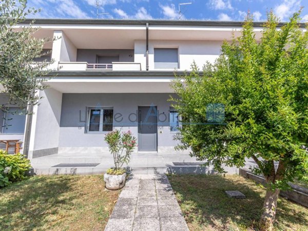 casa indipendente in vendita a Villafranca di Verona