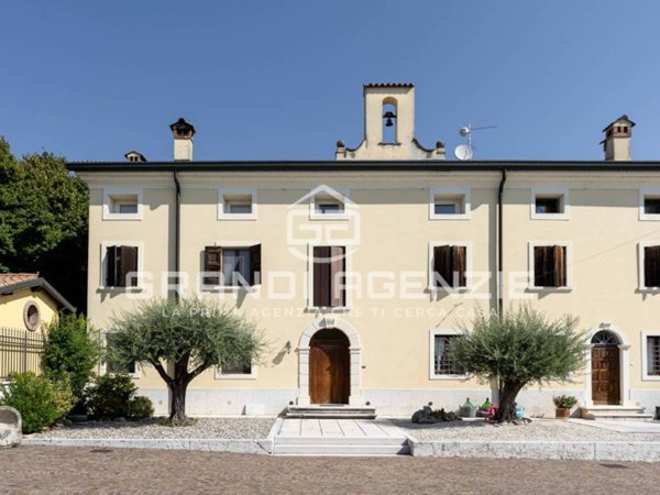 intera palazzina in vendita a Villafranca di Verona