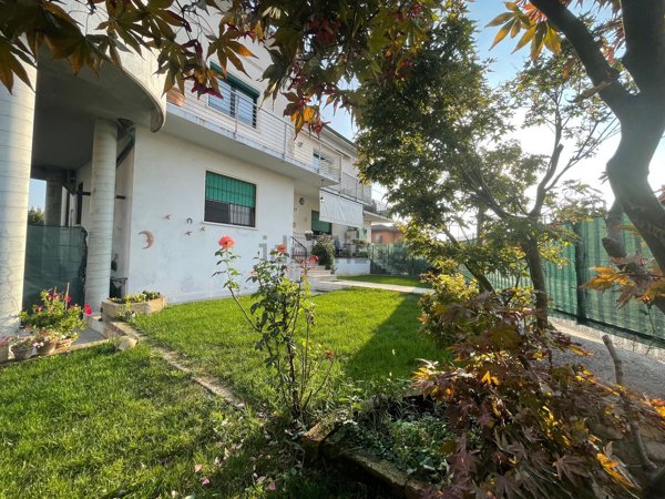 appartamento in vendita a Villafranca di Verona in zona Caluri