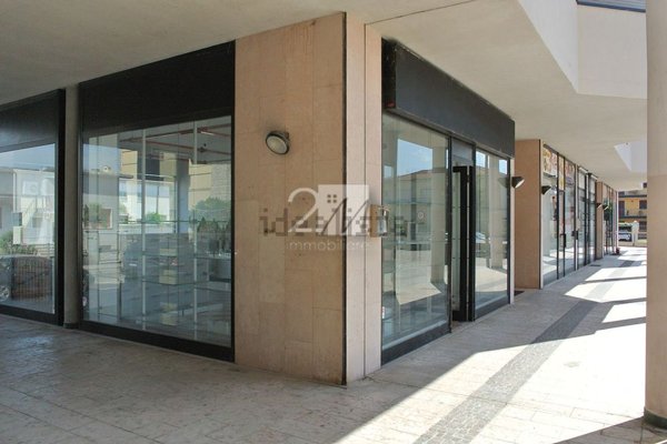 negozio in vendita a Villafranca di Verona
