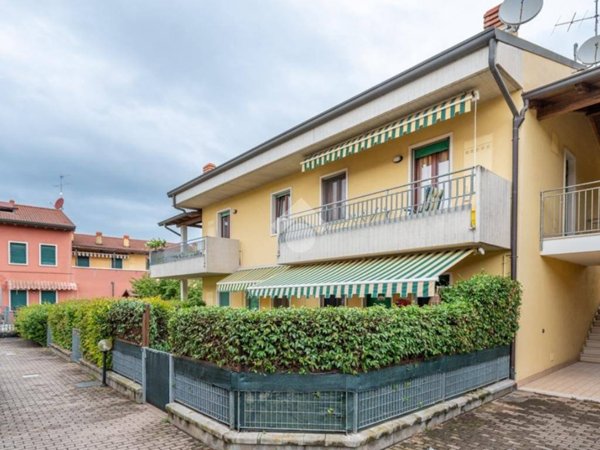 appartamento in vendita a Villafranca di Verona in zona Rosegaferro