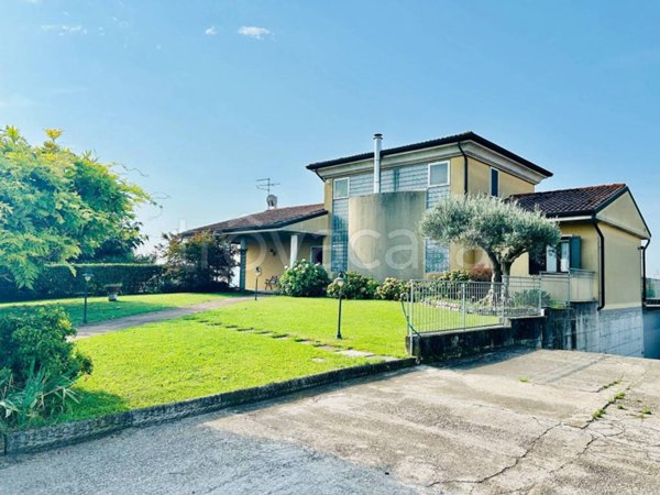 casa indipendente in vendita a Villafranca di Verona
