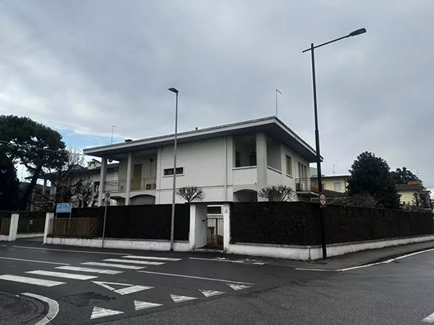 casa indipendente in vendita a Villafranca di Verona