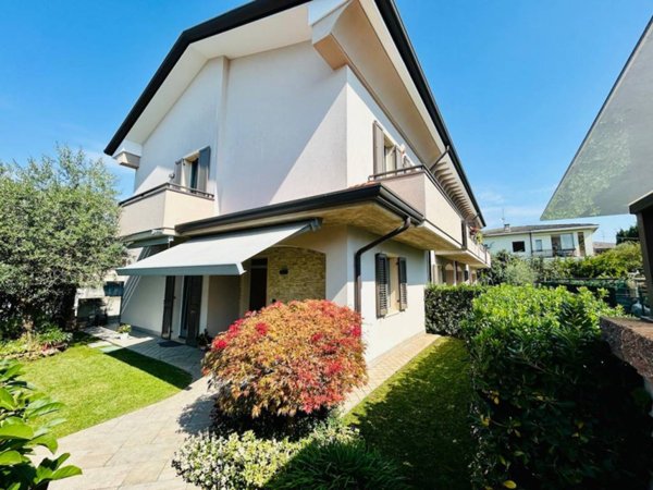 casa indipendente in vendita a Villafranca di Verona