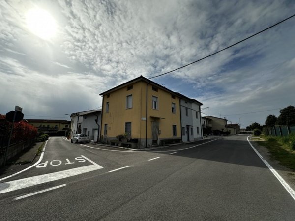 casa indipendente in vendita a Villafranca di Verona in zona Alpo