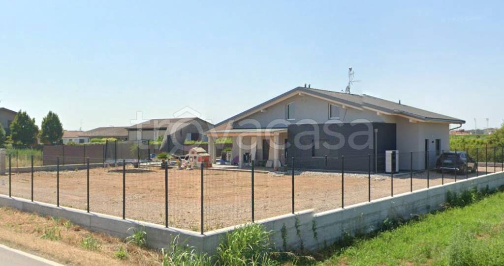 casa indipendente in vendita a Villafranca di Verona