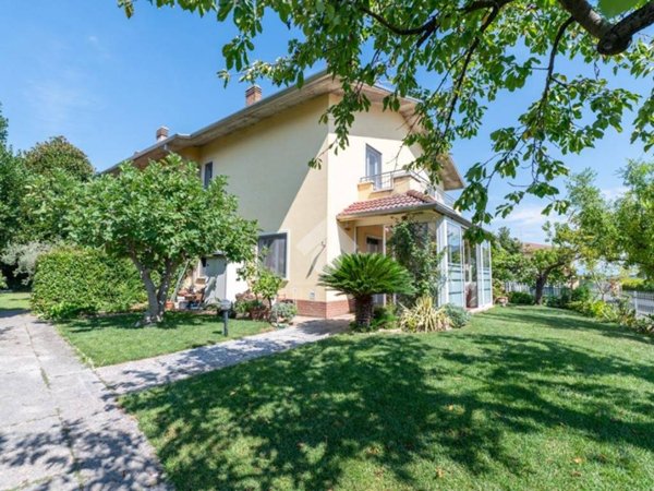 casa indipendente in vendita a Villafranca di Verona