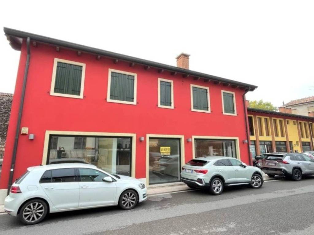 negozio in vendita a Villafranca di Verona