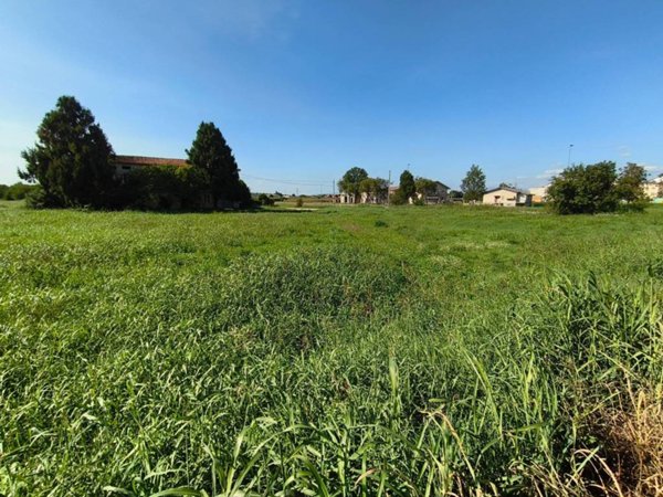 terreno edificabile in vendita a Villafranca di Verona