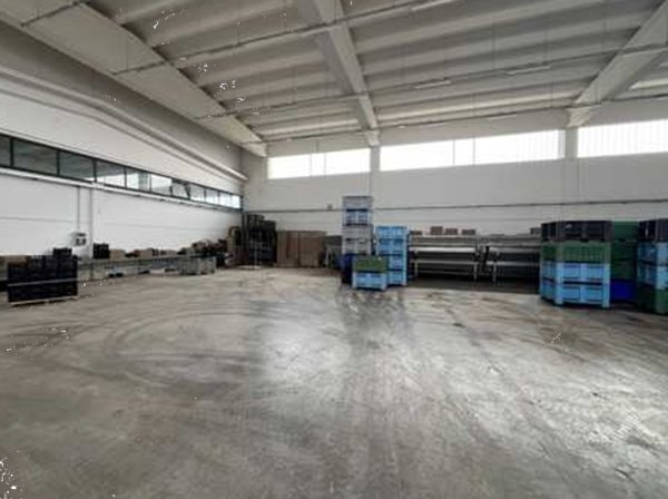 capannone in vendita a Villafranca di Verona