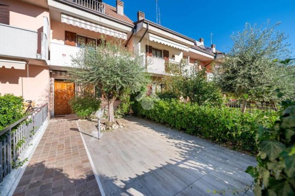 casa indipendente in vendita a Villafranca di Verona in zona Dossobuono