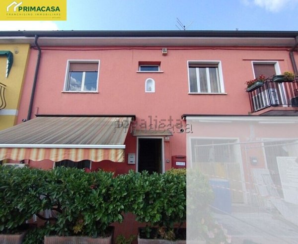 casa indipendente in vendita a Villafranca di Verona