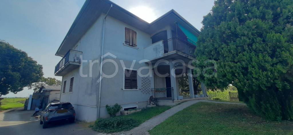 casa indipendente in vendita a Villafranca di Verona