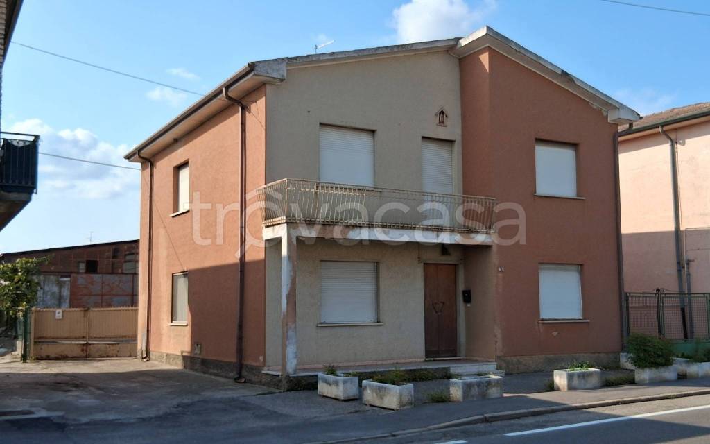 casa indipendente in vendita a Villafranca di Verona in zona Pizzoletta