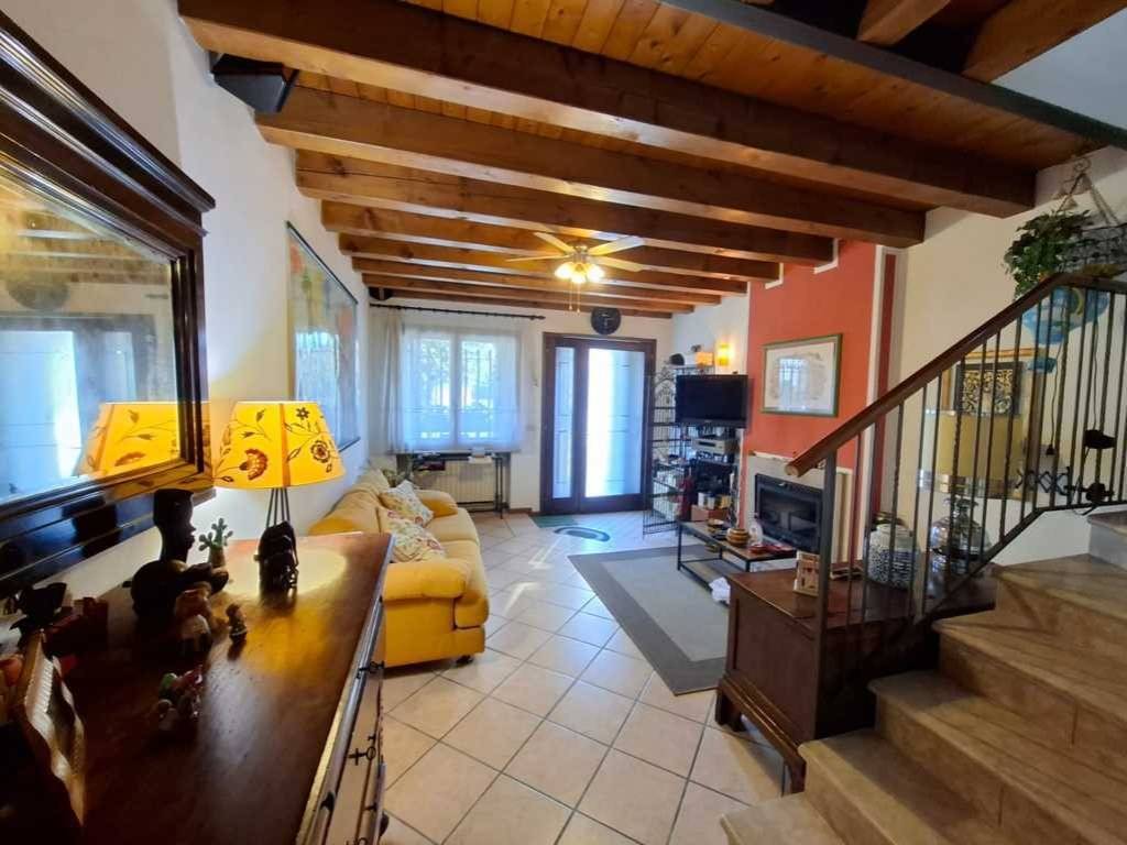 casa indipendente in vendita a Villafranca di Verona