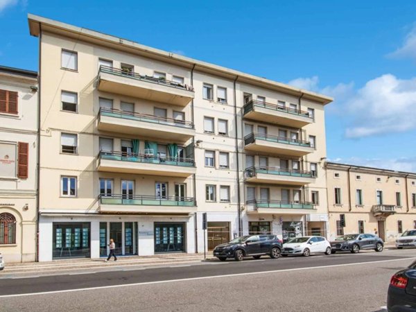 intera palazzina in vendita a Villafranca di Verona