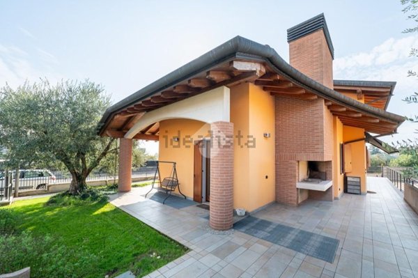 casa indipendente in vendita a Villafranca di Verona in zona Dossobuono