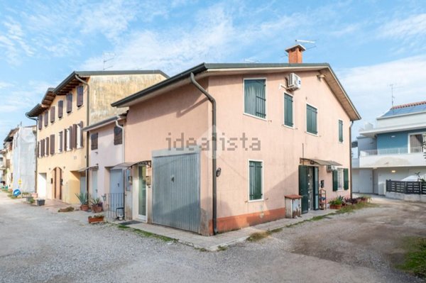 appartamento in vendita a Villafranca di Verona in zona Pizzoletta