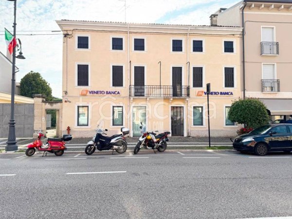 negozio in vendita a Villafranca di Verona