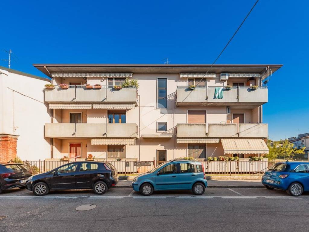 appartamento in vendita a Villafranca di Verona in zona Quaderni