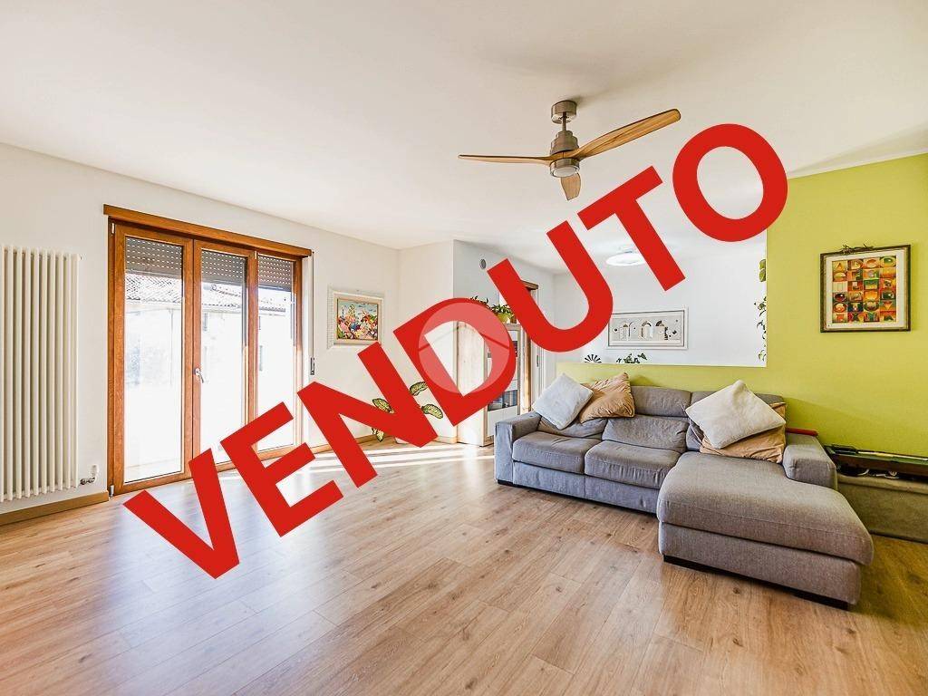 appartamento in vendita a Villafranca di Verona in zona Quaderni