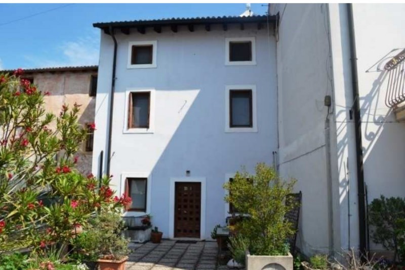 casa indipendente in vendita a Villafranca di Verona